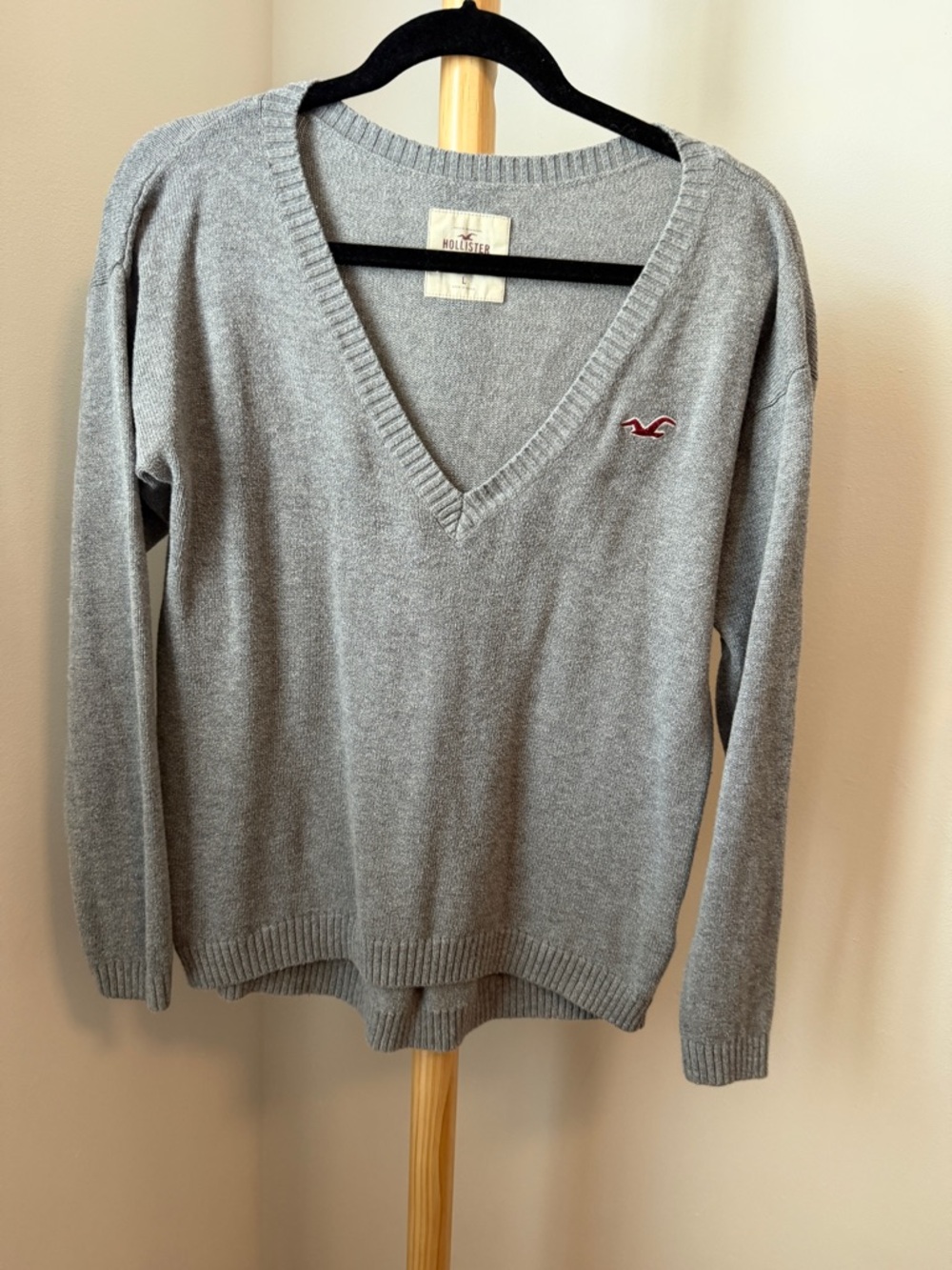 Classic Hollister Gray V Neck Sweater Logo Men’s Size Large Knit Top